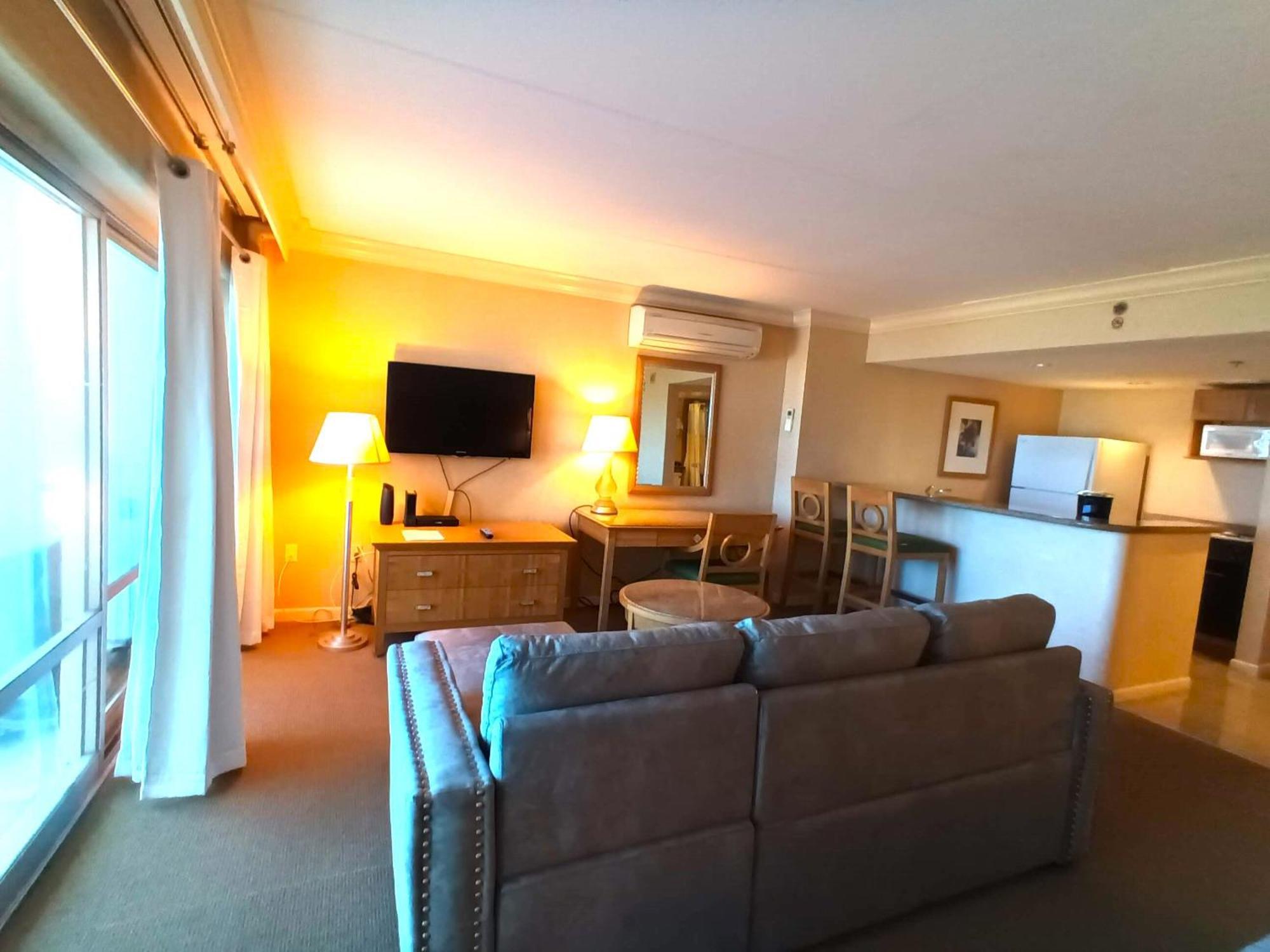 הונולולו Ilikai Apt 302 - Spacious Studio With Stunning Ocean & Harbor Views מראה חיצוני תמונה